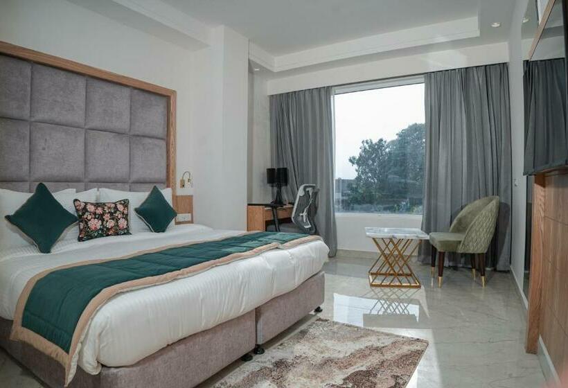 اتاق اجرایی سه نفره, Quality Inn Elite, Amritsar