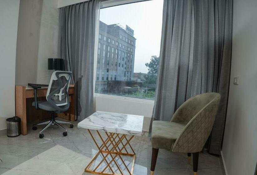 اتاق اجرایی سه نفره, Quality Inn Elite, Amritsar