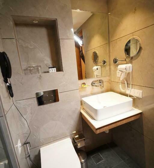 اتاق اجرایی سه نفره, Quality Inn Elite, Amritsar
