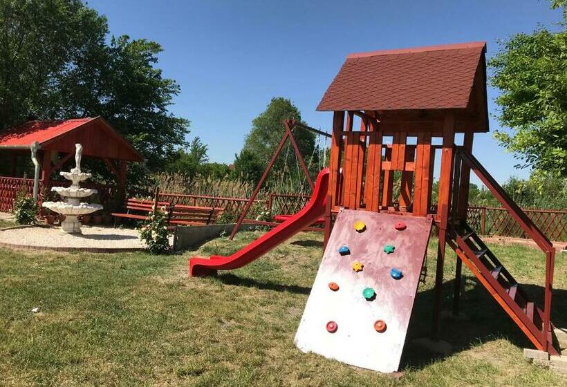 آپارتمان 1 خوابه همکف, Tó Party Apartman