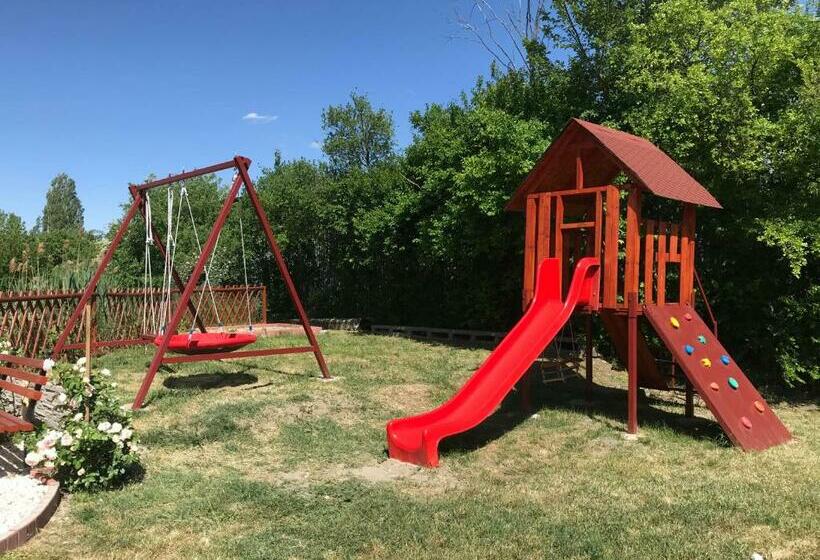 اتاق لوکس, Tó Party Apartman