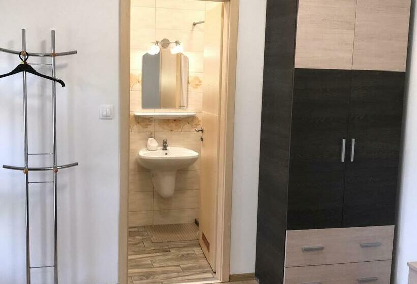 اتاق لوکس, Tó Party Apartman