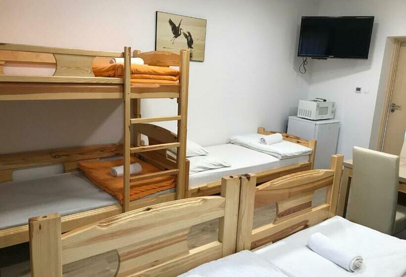 آپارتمان 1 خوابه همکف, Tó Party Apartman