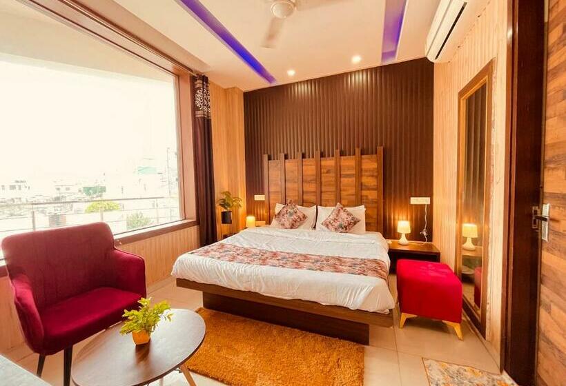 اتاق لوکس, The Pearl Grand, Top Rated & Most Awarded Property In Chandigarh