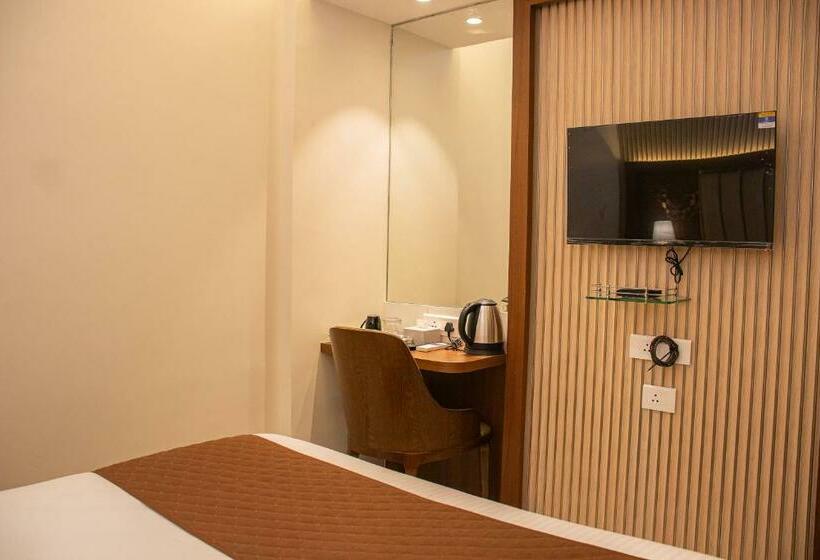 اتاق لوکس با تخت بزرگ, Czar Inn   Vashi Navi Mumbai