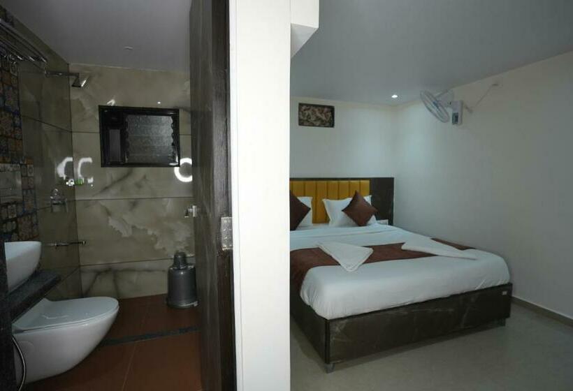 اتاق عادی, Megh Inn