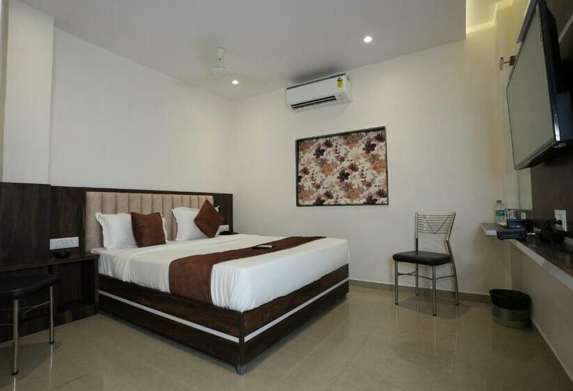 اتاق لوکس, Megh Inn