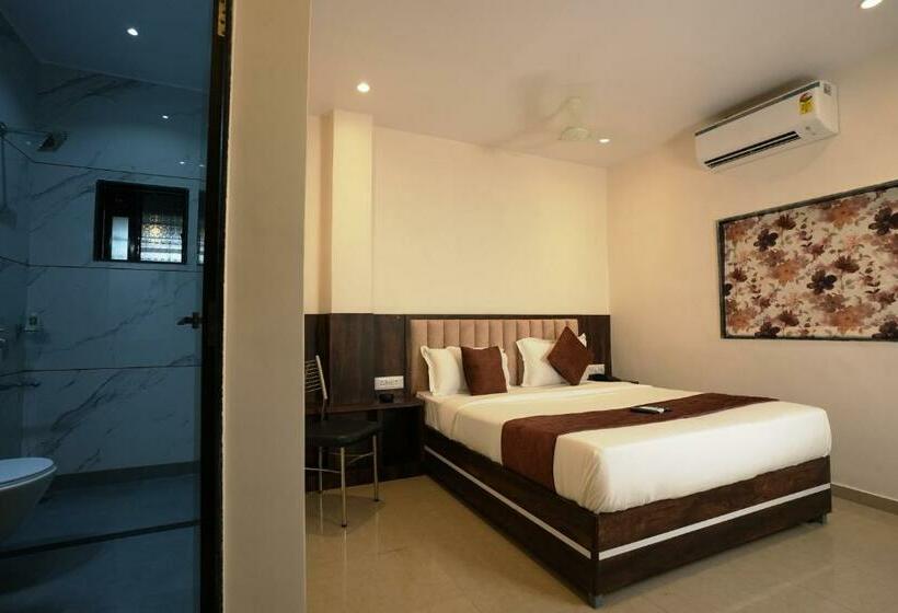 اتاق لوکس, Megh Inn