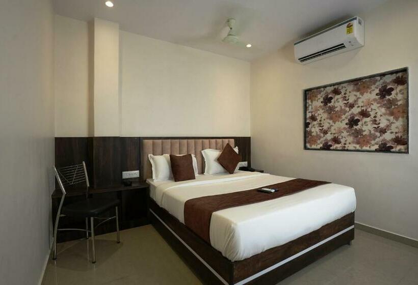 اتاق لوکس, Megh Inn