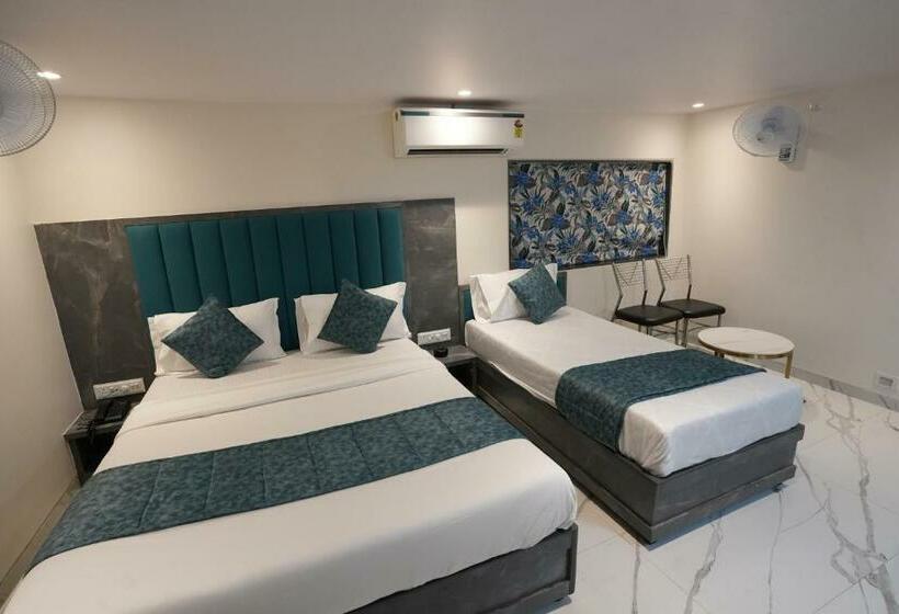اتاق استاندارد سه نفره, Megh Inn