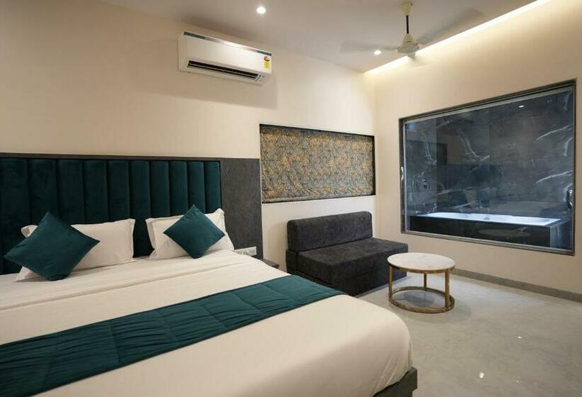 Deluxe Suite King Bed, Megh Inn