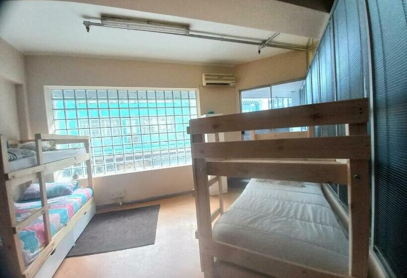 تختخواب در اتاق مشترک, Home Away On Plein