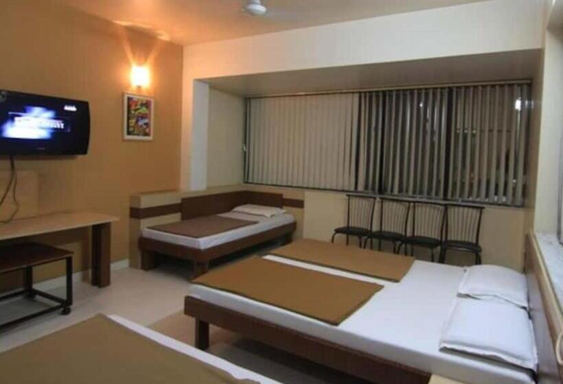 اتاق استاندارد سه نفره, Samrat Nashik