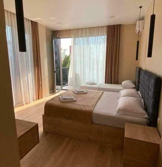 اتاق استاندارد سه نفره, Kobuleti Inn