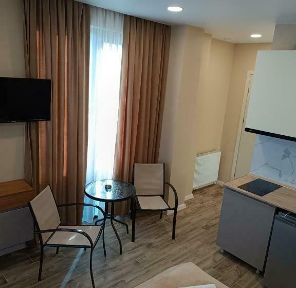 اتاق سوپریور سه تخته, Kobuleti Inn