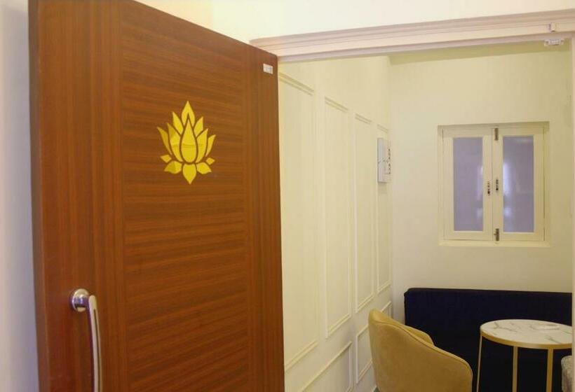 اتاق استاندارد با تخت بزرگ, Golden Lotus Varanasi