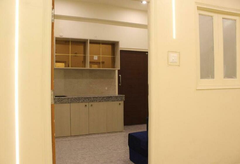 اتاق استاندارد با تخت بزرگ, Golden Lotus Varanasi