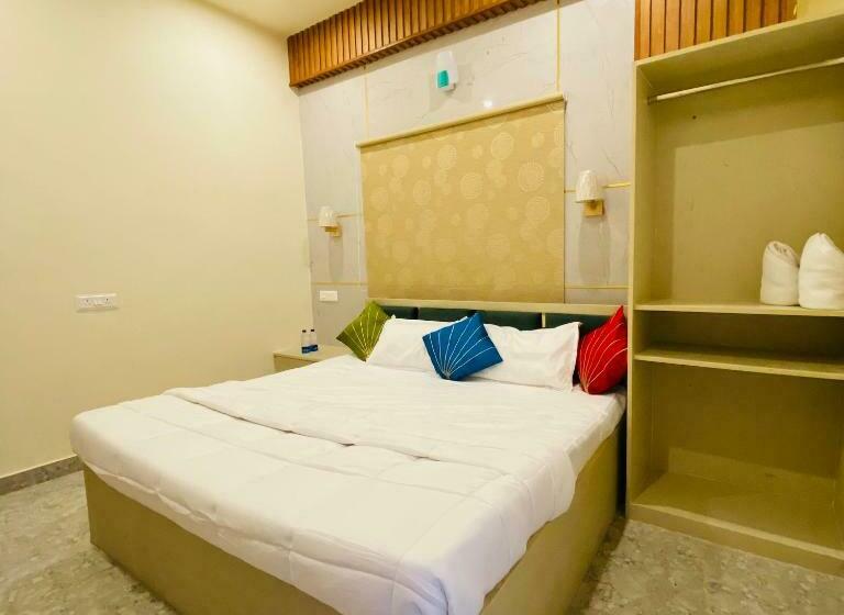 اتاق استاندارد با تخت بزرگ, Golden Lotus Varanasi
