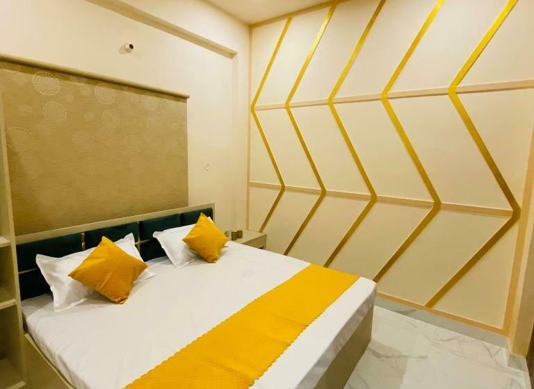 سوییت خانوادگی, Golden Lotus Varanasi
