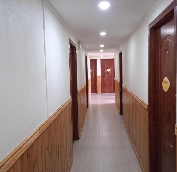 اتاق استاندارد سه نفره, Hostal Jc