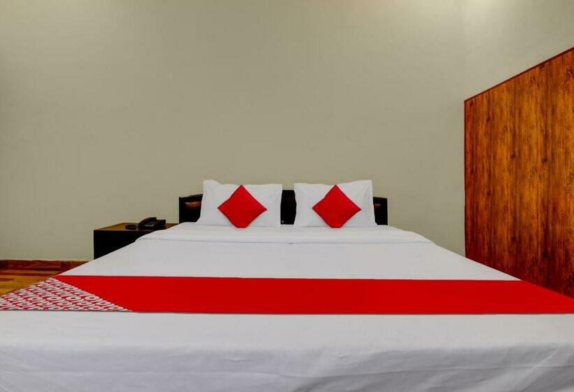 اتاق کلاسیک سه تخته, Oyo Flagship Saffron Inn