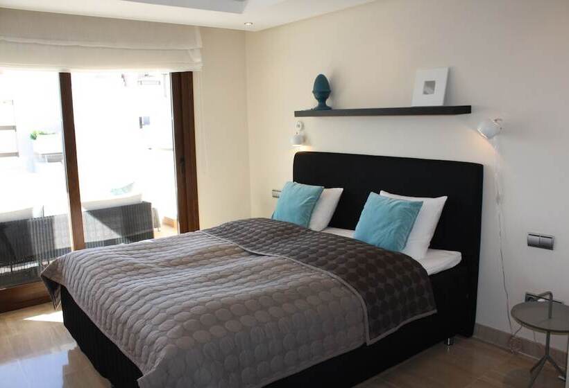 Apartamento Ático 2 Dormitorios con Piscina, Bahía Boutique Apartments