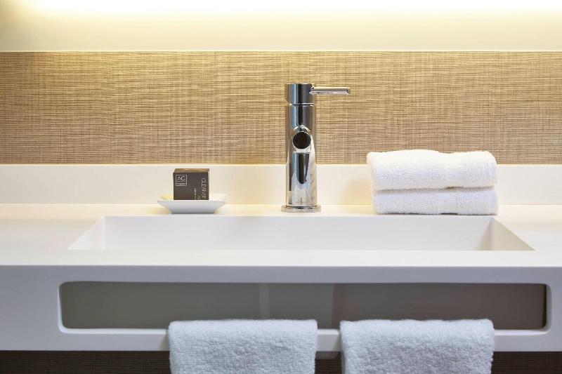 اتاق استاندارد با تخت بزرگ, Ac Hotel By Marriott Atlanta Buckhead At Phipps Plaza