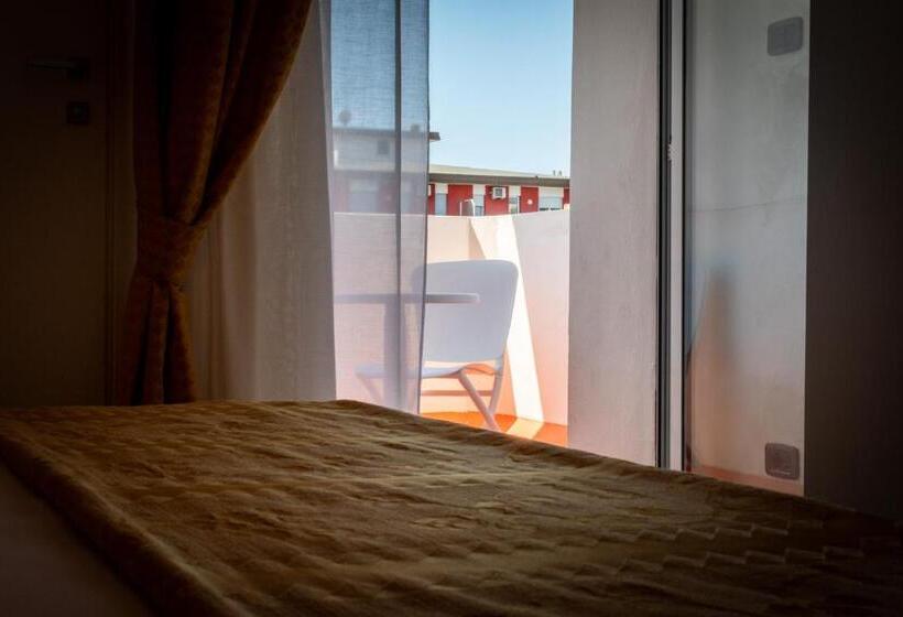 آپارتمان یک خوابه با دری مشترک که هال را جدا می کند., Continental B&b City