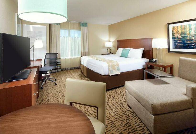 Suite King Bed, Hawthorn Suites By Wyndham Wheeling Triadelphia At Highlands