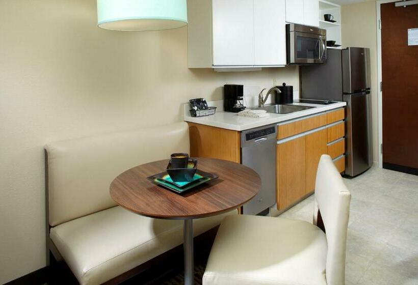 Suite Adapted for people with reduced mobility, Hawthorn Suites By Wyndham Wheeling Triadelphia At Highlands