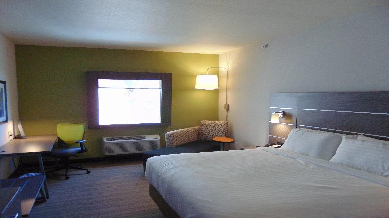اتاق استاندارد با تخت بزرگ برای معلولان, Holiday Inn Express & Suites Boynton Beach East, An Ihg