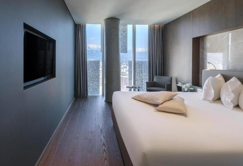 سوییت, Maritim Hotel Plaza Tirana