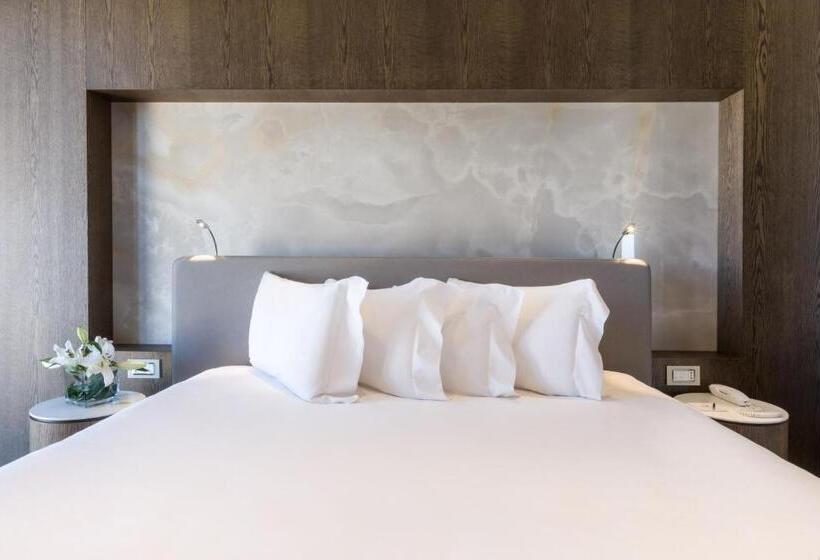 سوییت, Maritim Hotel Plaza Tirana