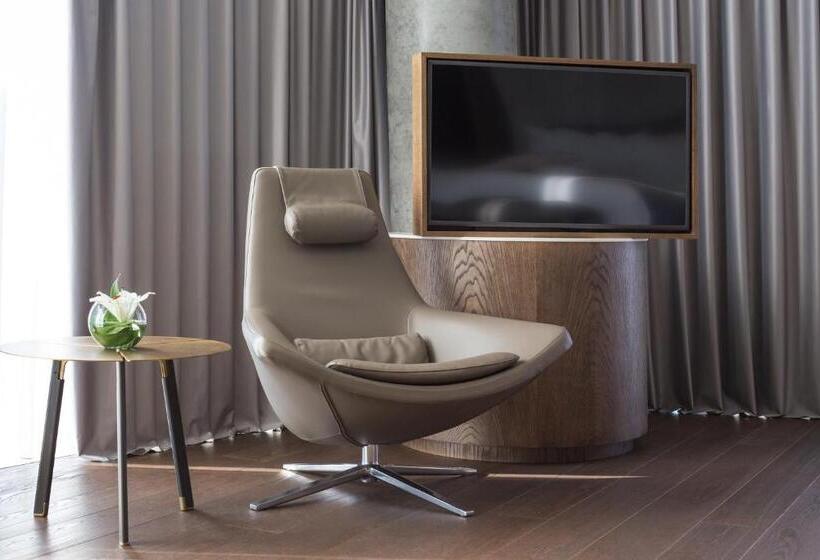 اتاق لوکس با چشم‌انداز شهر, Maritim Hotel Plaza Tirana