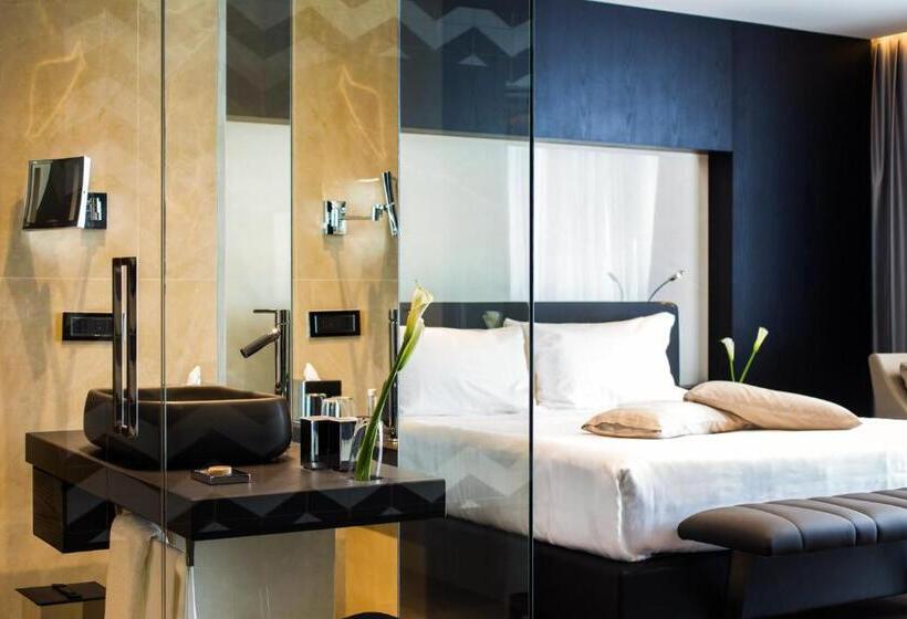اتاق لوکس با چشم‌انداز شهر, Maritim Hotel Plaza Tirana