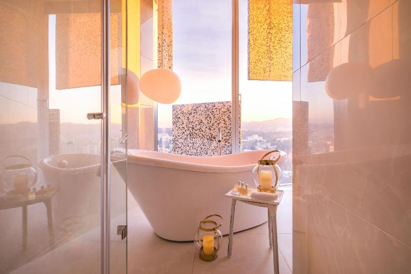 اتاق لوکس با چشم‌انداز شهر, Maritim Hotel Plaza Tirana