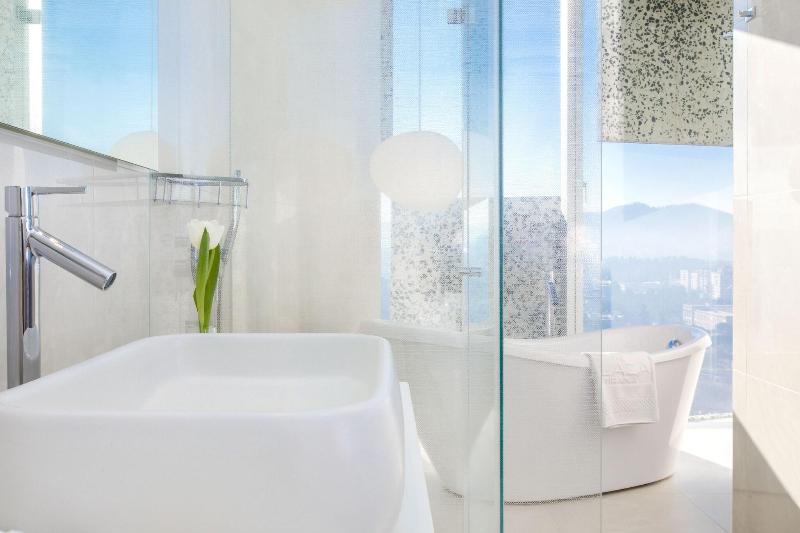 اتاق لوکس با چشم‌انداز شهر, Maritim Hotel Plaza Tirana
