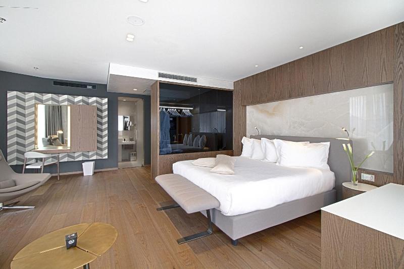 اتاق لوکس با چشم‌انداز شهر, Maritim Hotel Plaza Tirana