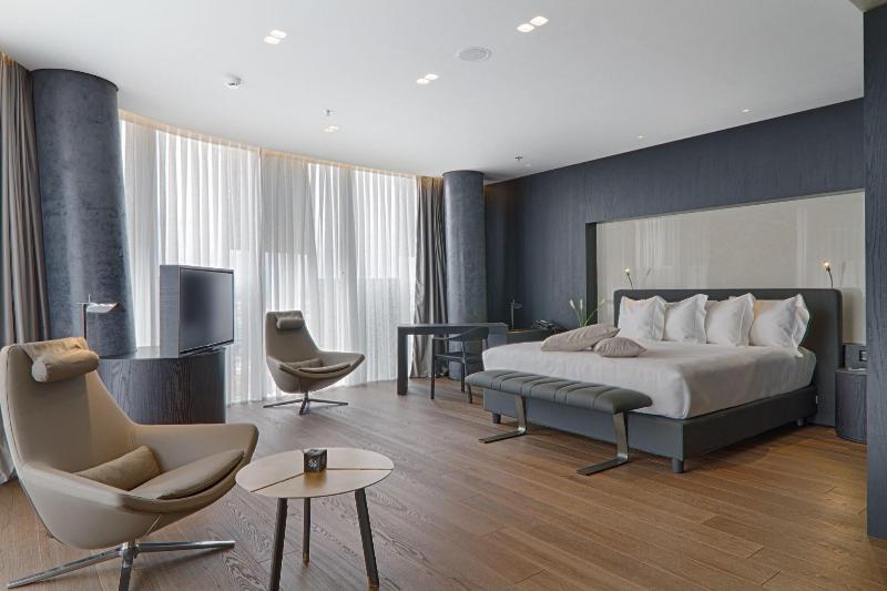 اتاق لوکس با چشم‌انداز شهر, Maritim Hotel Plaza Tirana