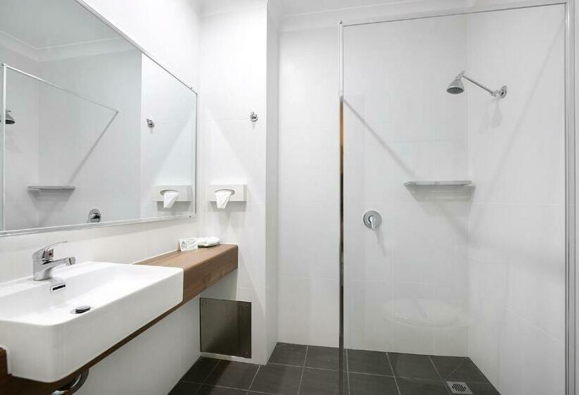 اتاق استاندارد, New England Motor Inn