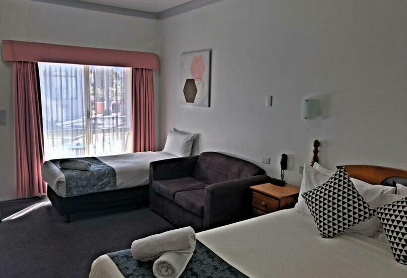اتاق استاندارد, New England Motor Inn