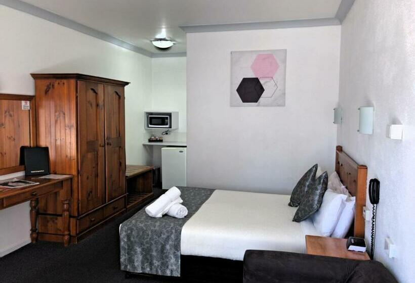 اتاق استاندارد, New England Motor Inn