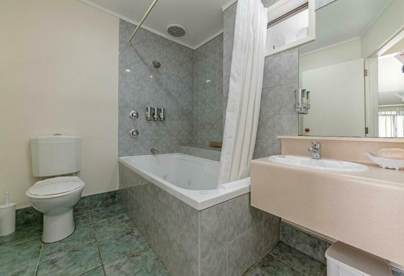 اتاق استاندارد با وان آب گرم, Legends Motel