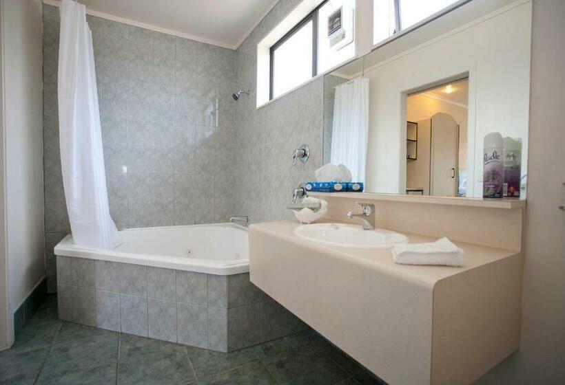 اتاق استاندارد با وان آب گرم, Legends Motel
