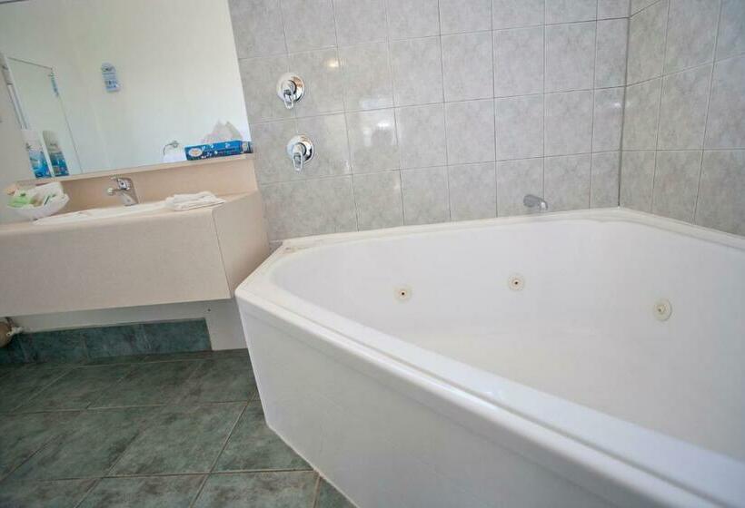 اتاق استاندارد با وان آب گرم, Legends Motel