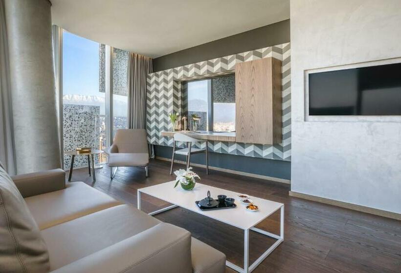 سوییت, Maritim Hotel Plaza Tirana