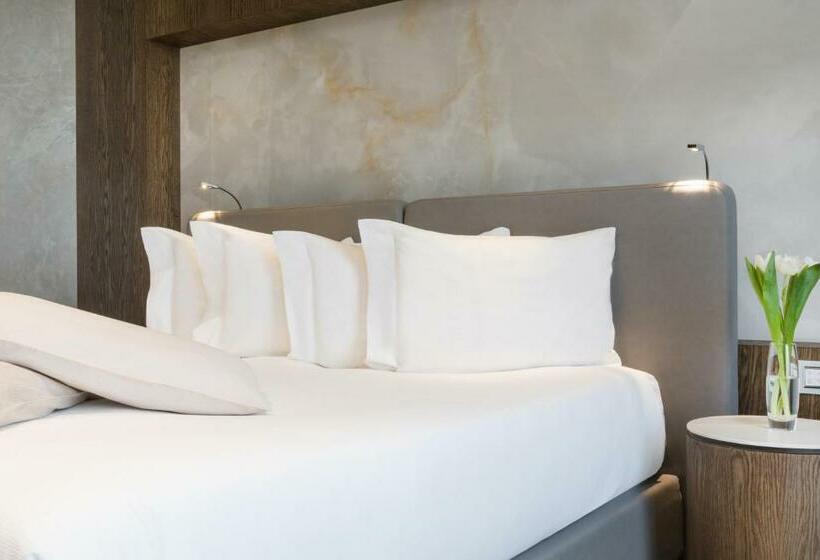 اتاق استاندارد, Maritim Hotel Plaza Tirana