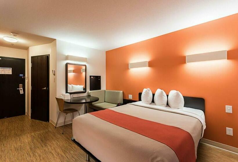 اتاق لوکس با تخت بزرگ, Motel 6 Moosomin, Sk