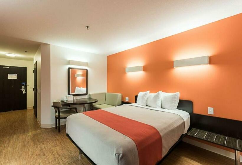 اتاق لوکس با تخت بزرگ, Motel 6 Moosomin, Sk