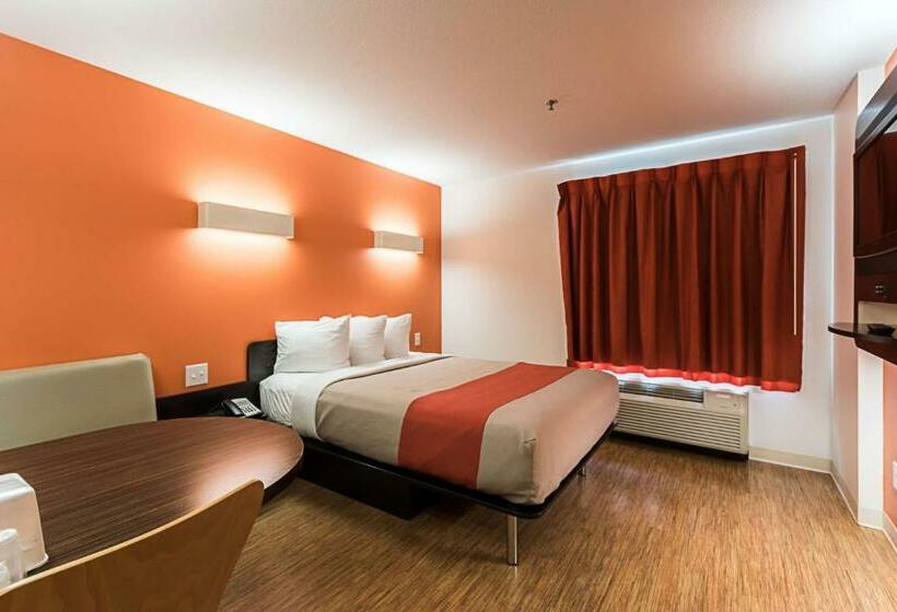 اتاق لوکس با تخت بزرگ, Motel 6 Moosomin, Sk
